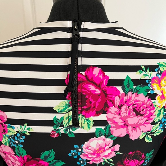 TORRID Rashguard - Picture 4 of 5